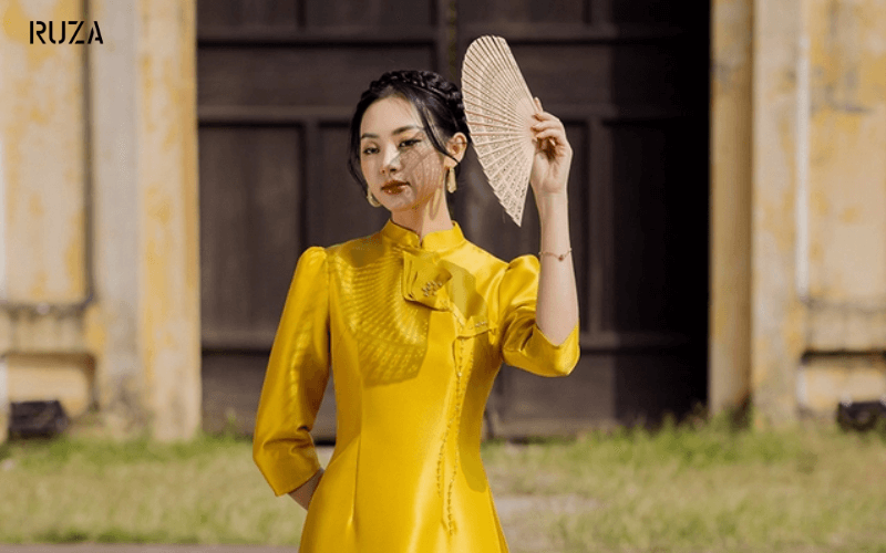 Mặc gì ngày Tết vừa thanh lịch, may mắn dành cho nàng công sở 2 Mặc áo dài cách tân trong ngày tết