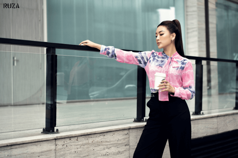 Người mệnh thổ tương sinh với màu hồng