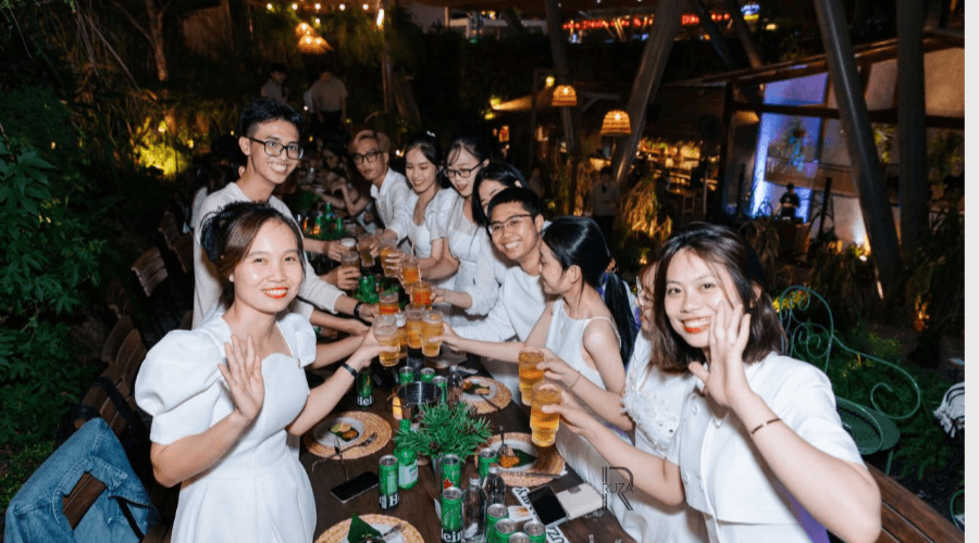 Dress code là gì? Quy tắc giúp bạn cuốn hút trong bộ dress code 3 Dress Code RUZA trong buổi tiệc cuối năm